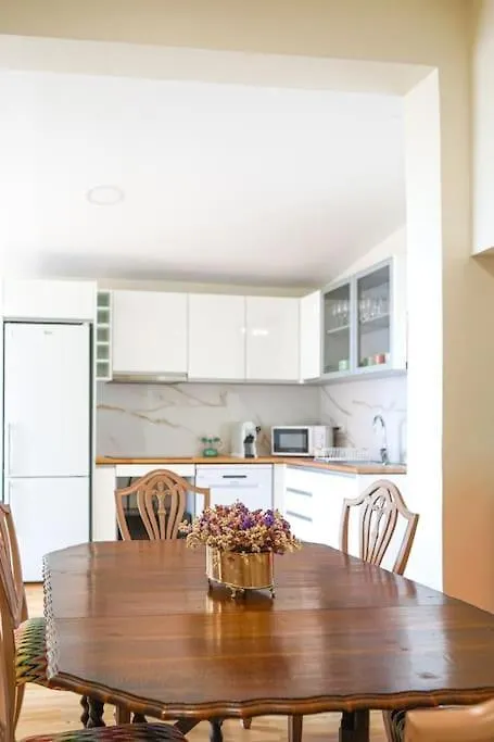 Renovated Traditional House W 3Br & Outdoor Space Funchal  0*, Funchal (Madeira)